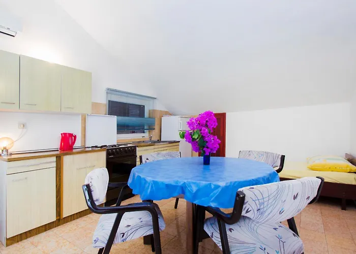 7 Olives * Rogoznica (Sibenik-Knin)