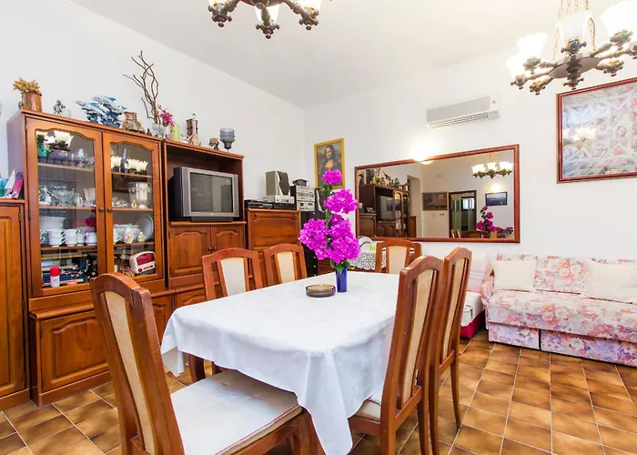 7 Olives * Rogoznica (Sibenik-Knin)